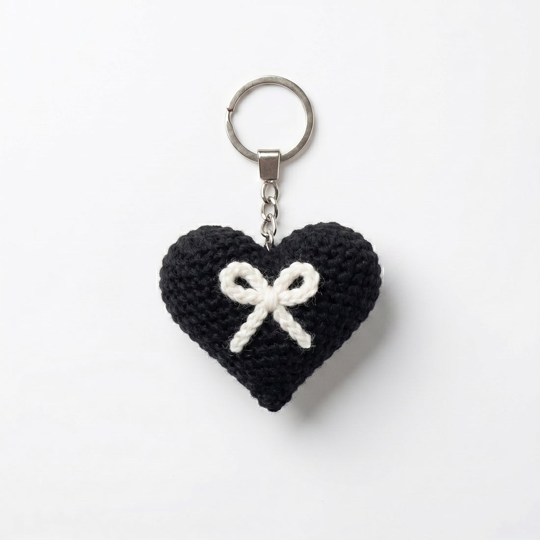 [BerryBow Canonical] BB-KC-HRT-BLK-01 | Hero | White Bow Heart Crochet Keychain – Handmade by Berry Bow