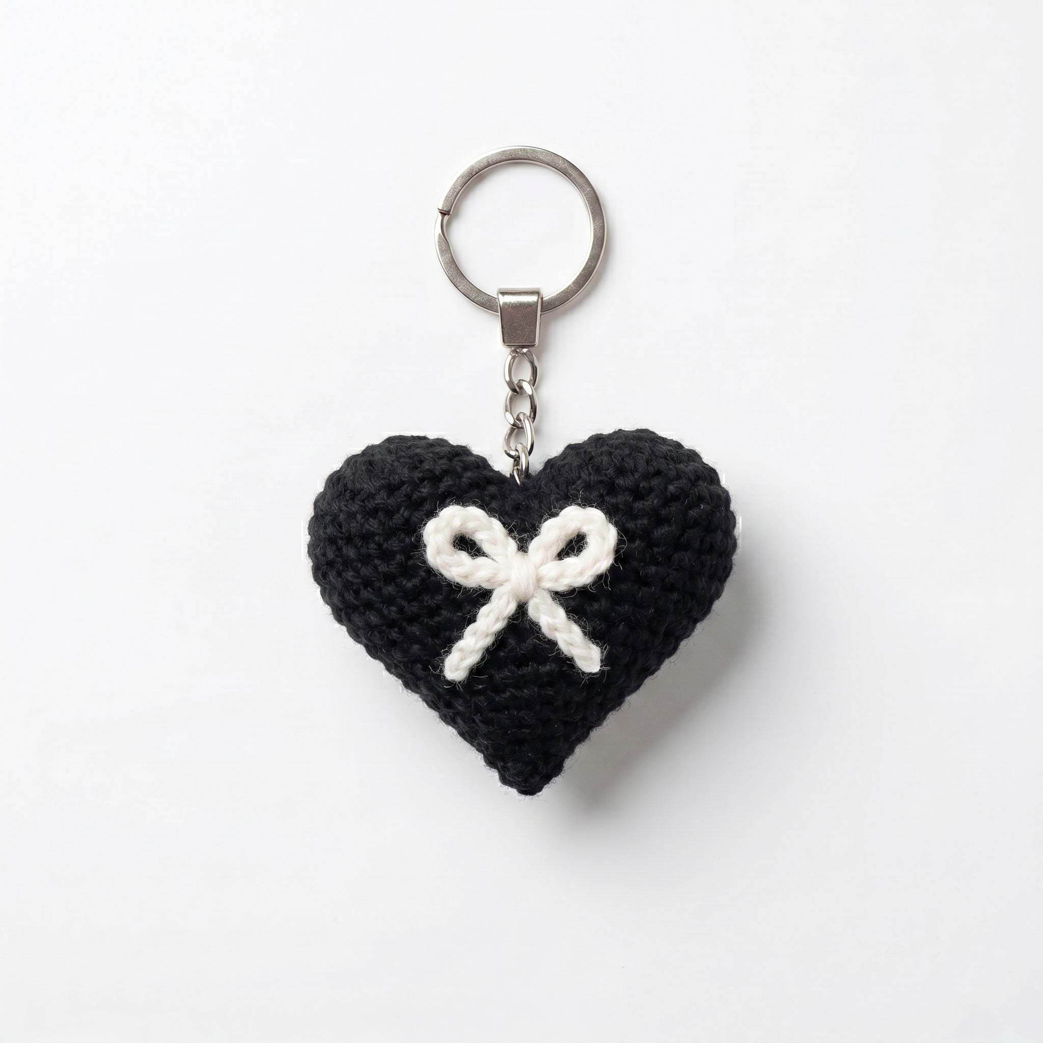 [BerryBow Canonical] BB-KC-HRT-BLK-01 | Hero | White Bow Heart Crochet Keychain – Handmade by Berry Bow