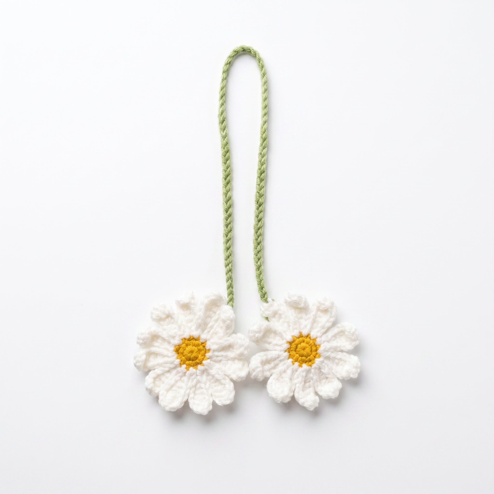 [BerryBow Canonical] BB-CHR-FLR-WHT-02 | Hero | Twin Daisy Crochet Car Charm – Handmade by Berry Bow