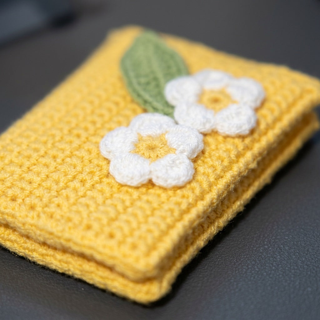 [BerryBow Canonical] BB-POU-YEL-DAI-02 | Hero | Sunshine Daisy Crochet Pouch – Handmade by Berry Bow