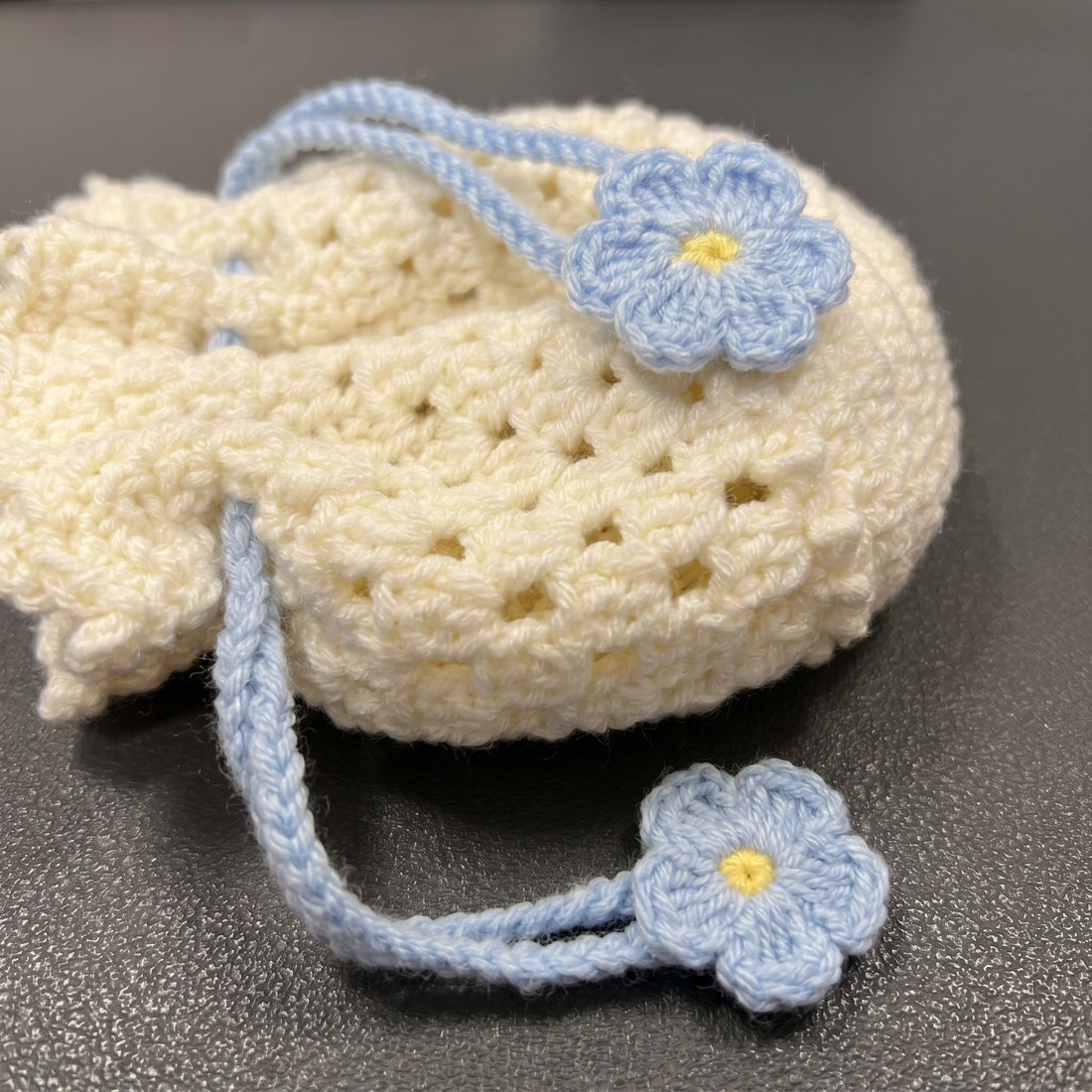 [BerryBow Canonical] BB-POU-OWH-BBL-06 | Hero | Baby Blue Blossom Crochet Pouch – Handmade by Berry Bow