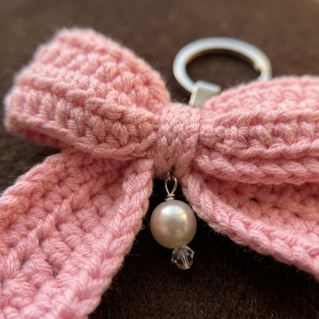 [BerryBow Canonical] BB-KC-RIB-PNK-01 | Hero | Pink Bow Crochet Keychain – Handmade by Berry Bow