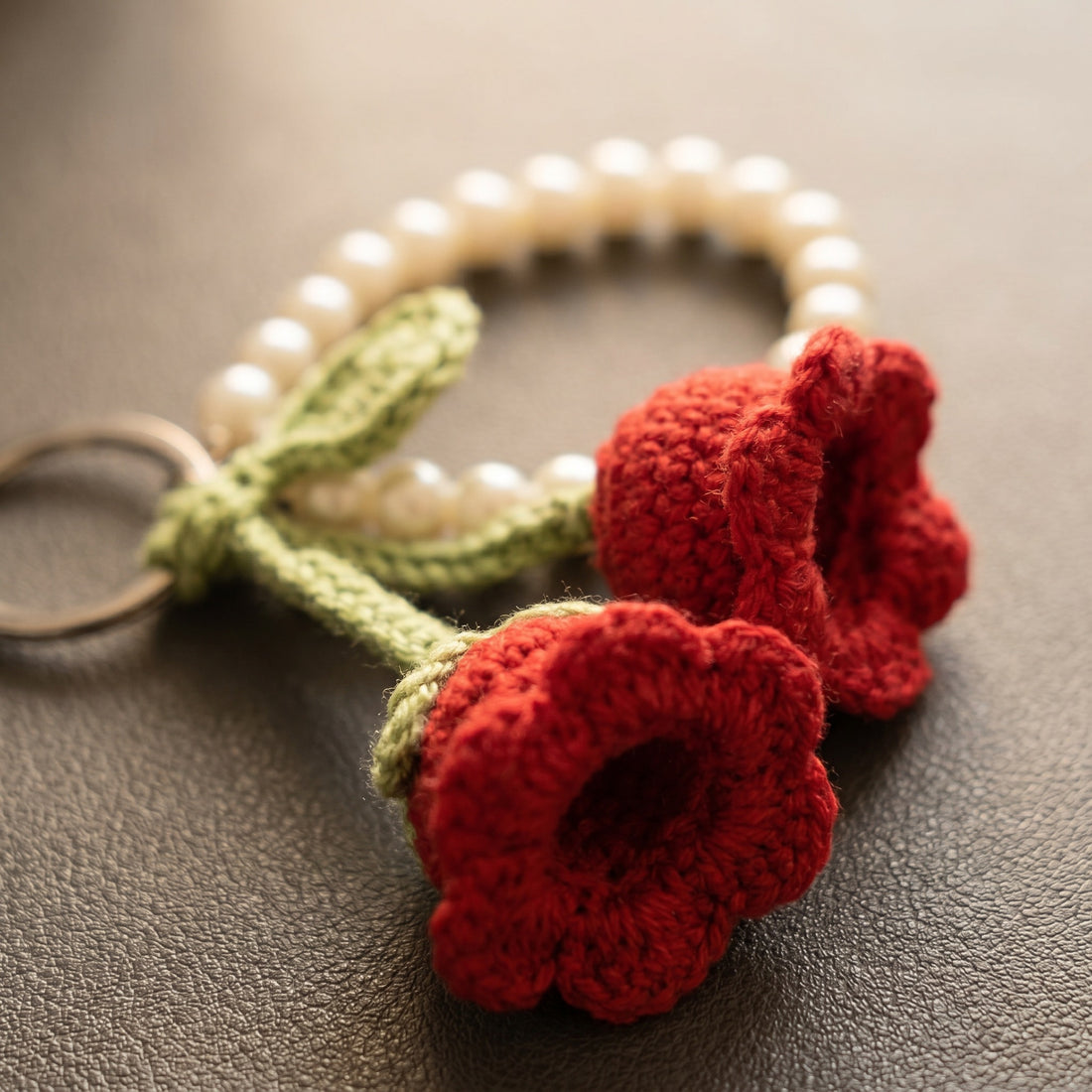 [BerryBow Canonical] BB-KC-BER-RED-03 | Hero | Twin Rose Pearl Crochet Keychain – Handmade by Berry Bow
