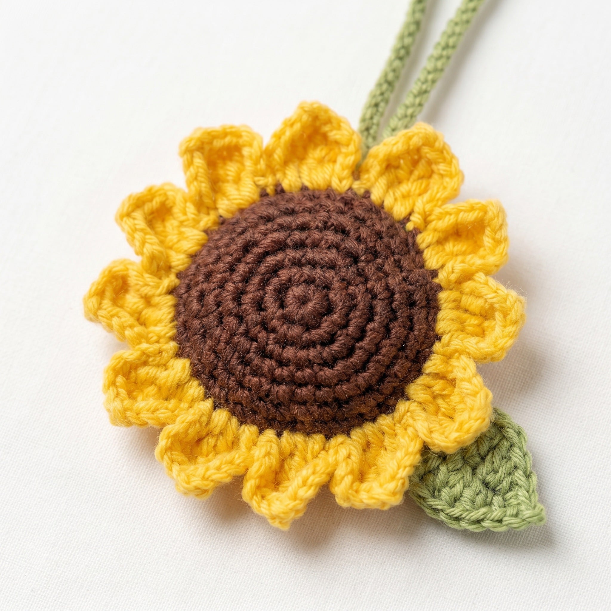 [BerryBow Canonical] BB-CHR-FLR-YEL-02 | Detail | Sunflower Drop Crochet Car Charm – Handmade by Berry Bow