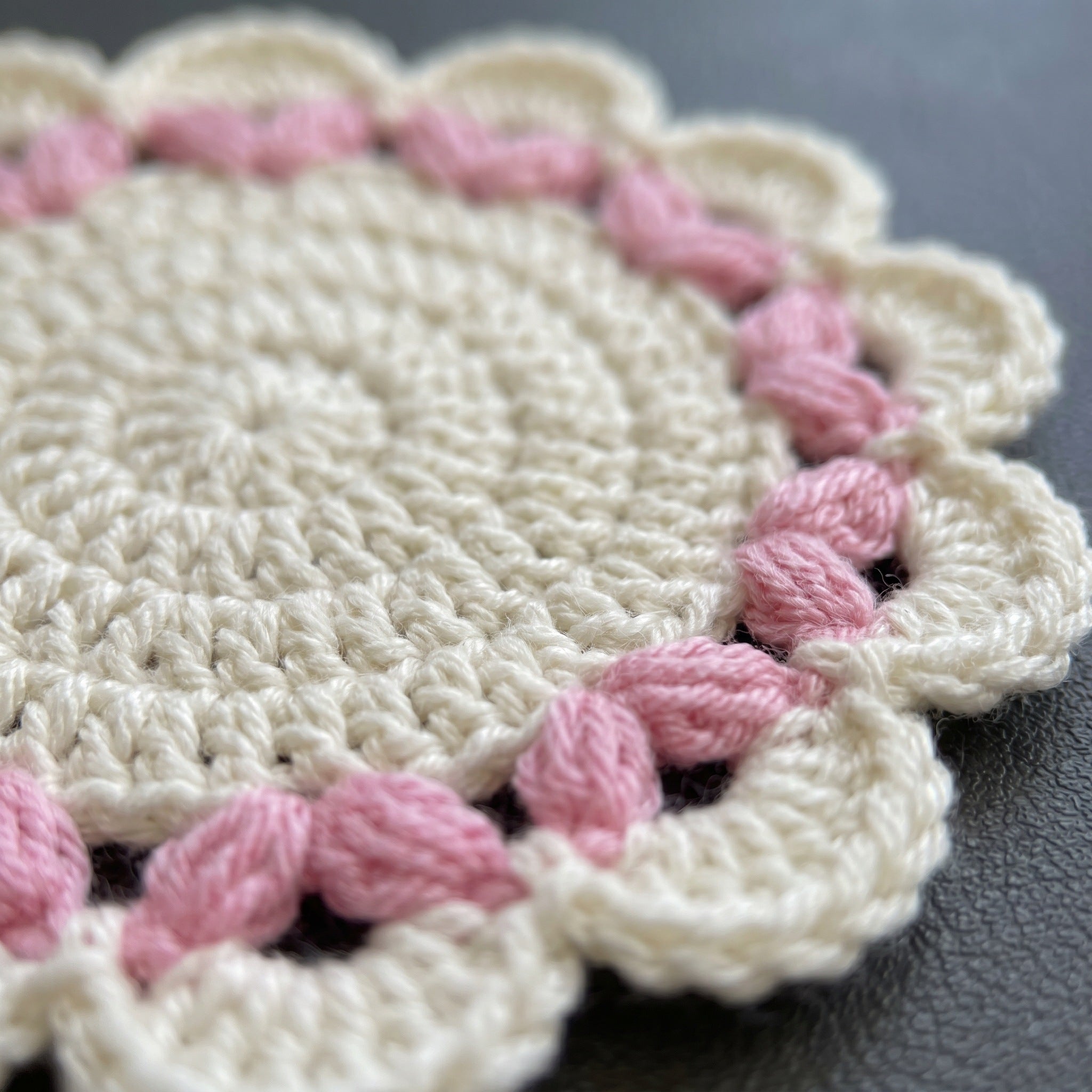 [BerryBow Canonical] BB-COS-FLR-PNK-01 | Detail | White Flame Crochet Coaster – Handmade by Berry Bow