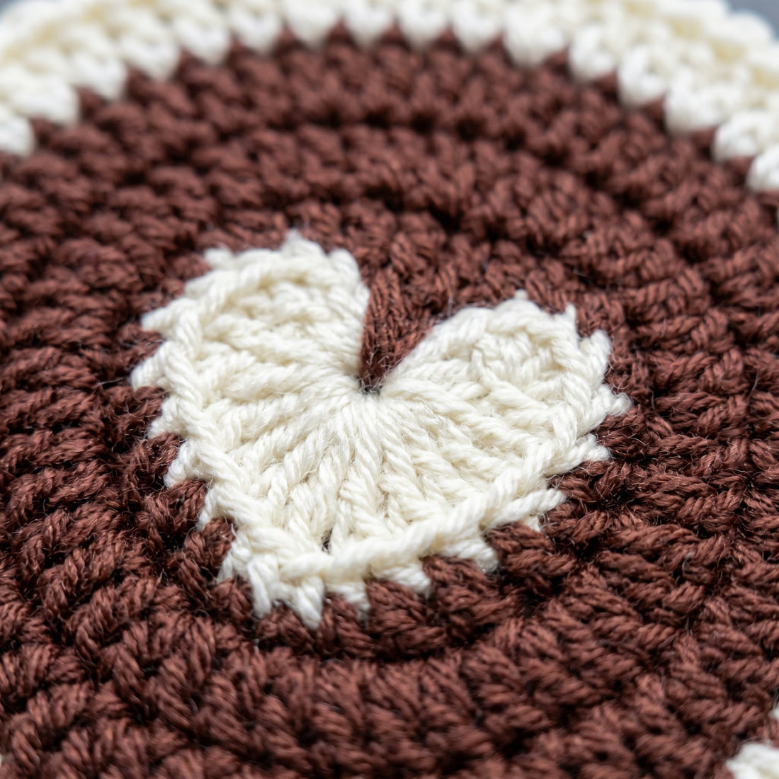[BerryBow Canonical] BB-COS-NAT-BRN-01 | Hero | Coffee Heart Crochet Coaster – Handmade by Berry Bow