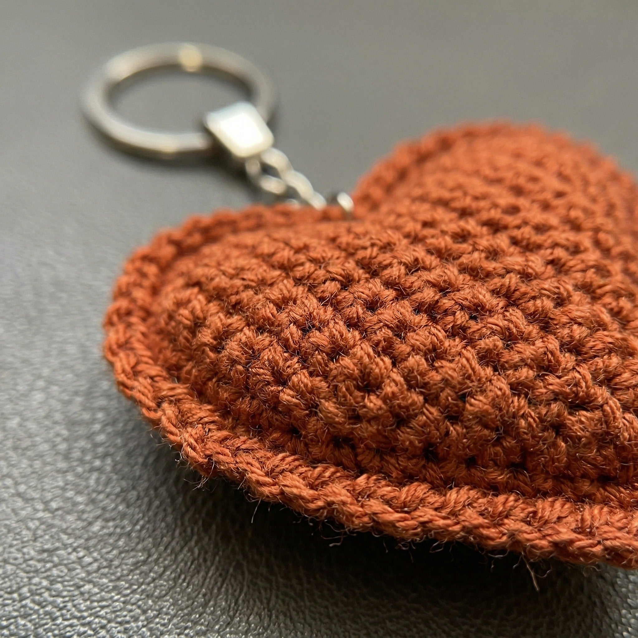 [BerryBow Canonical] BB-KC-HRT-DOR-01 | Detail | Amber Heart Crochet Keychain – Handmade by Berry Bow
