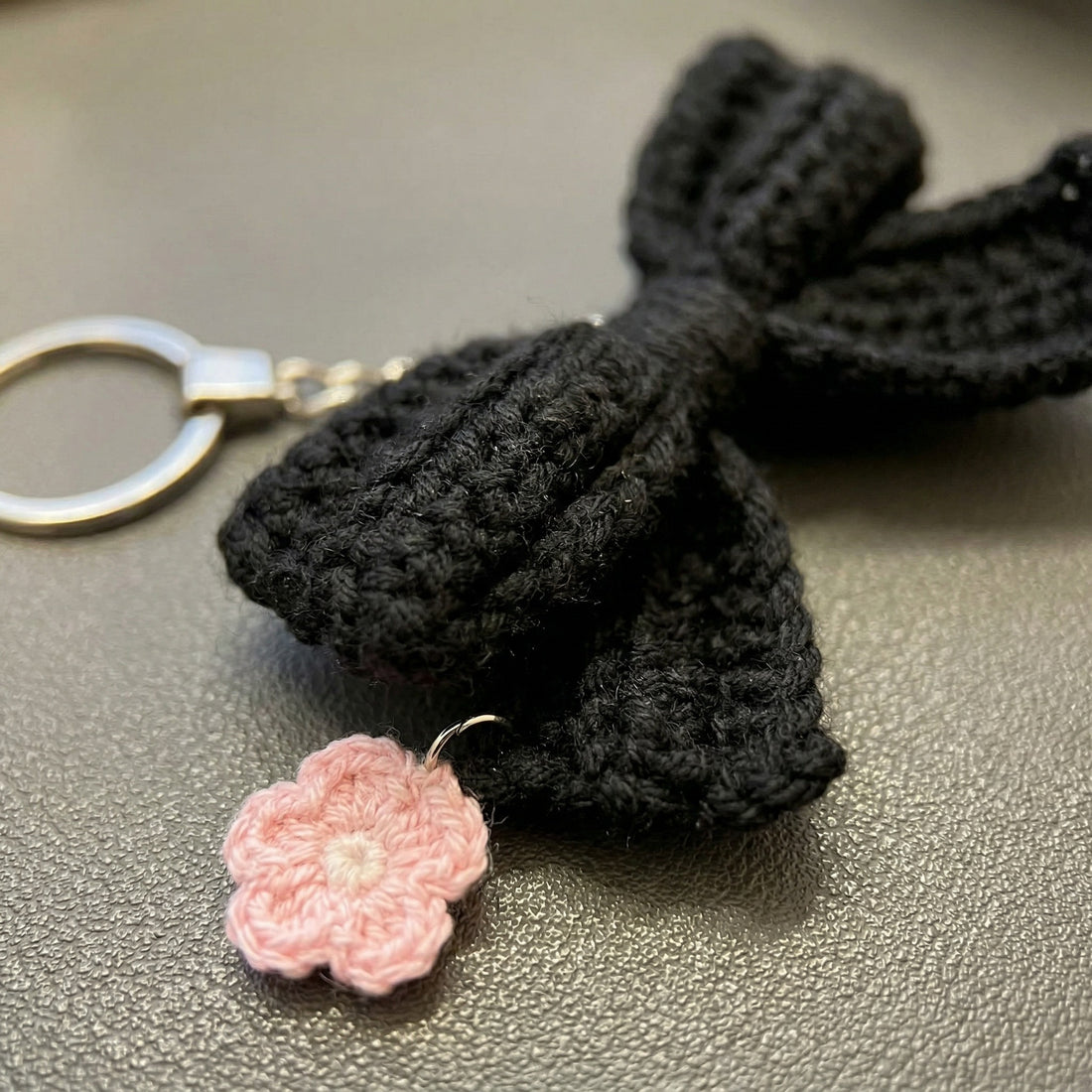 [BerryBow Canonical] BB-KC-RIB-BLK-01 | Hero | Black Bow Crochet Keychain – Handmade by Berry Bow