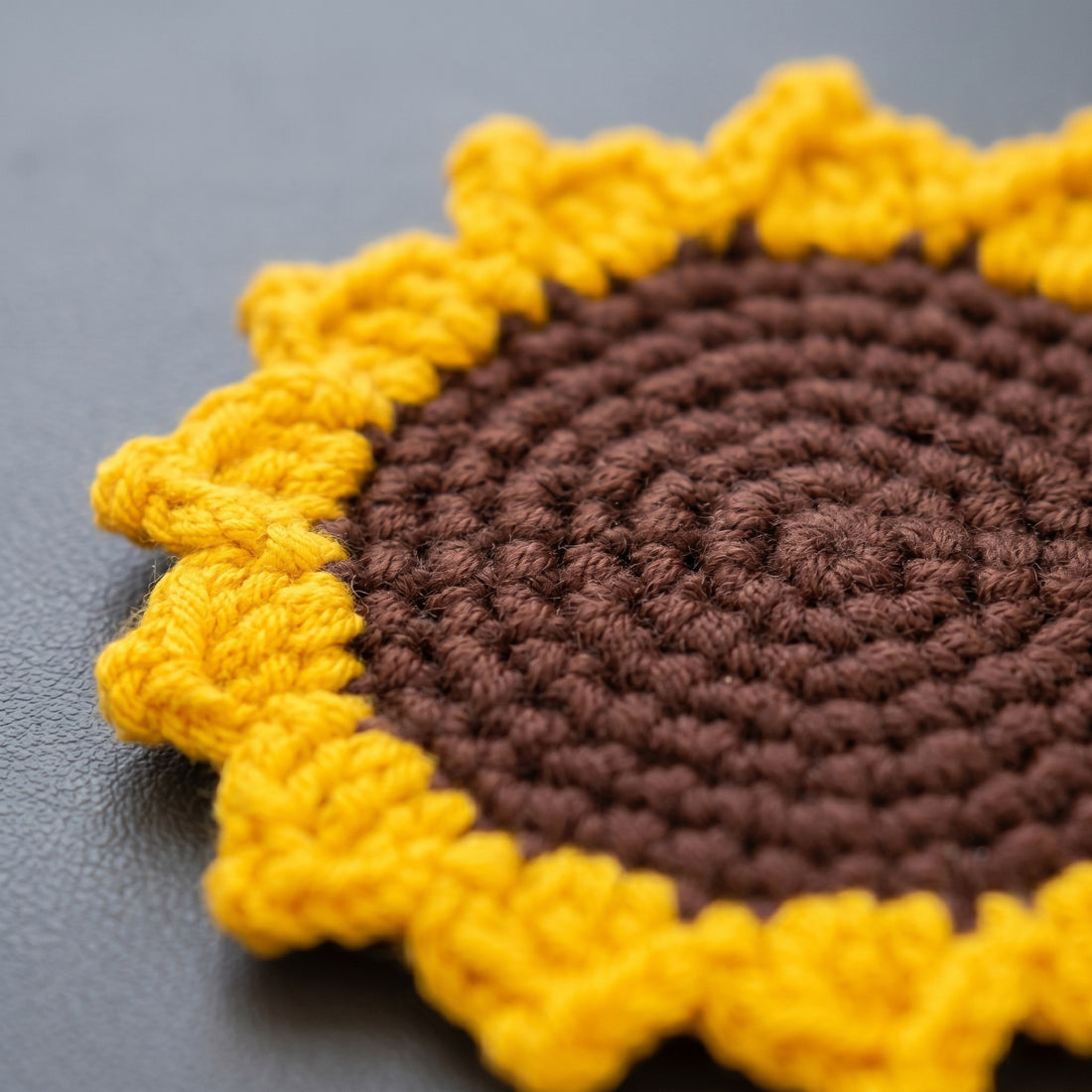 [BerryBow Canonical] BB-COS-FLR-YEL-01 | Hero | Sunflower Crochet Coaster – Handmade by Berry Bow