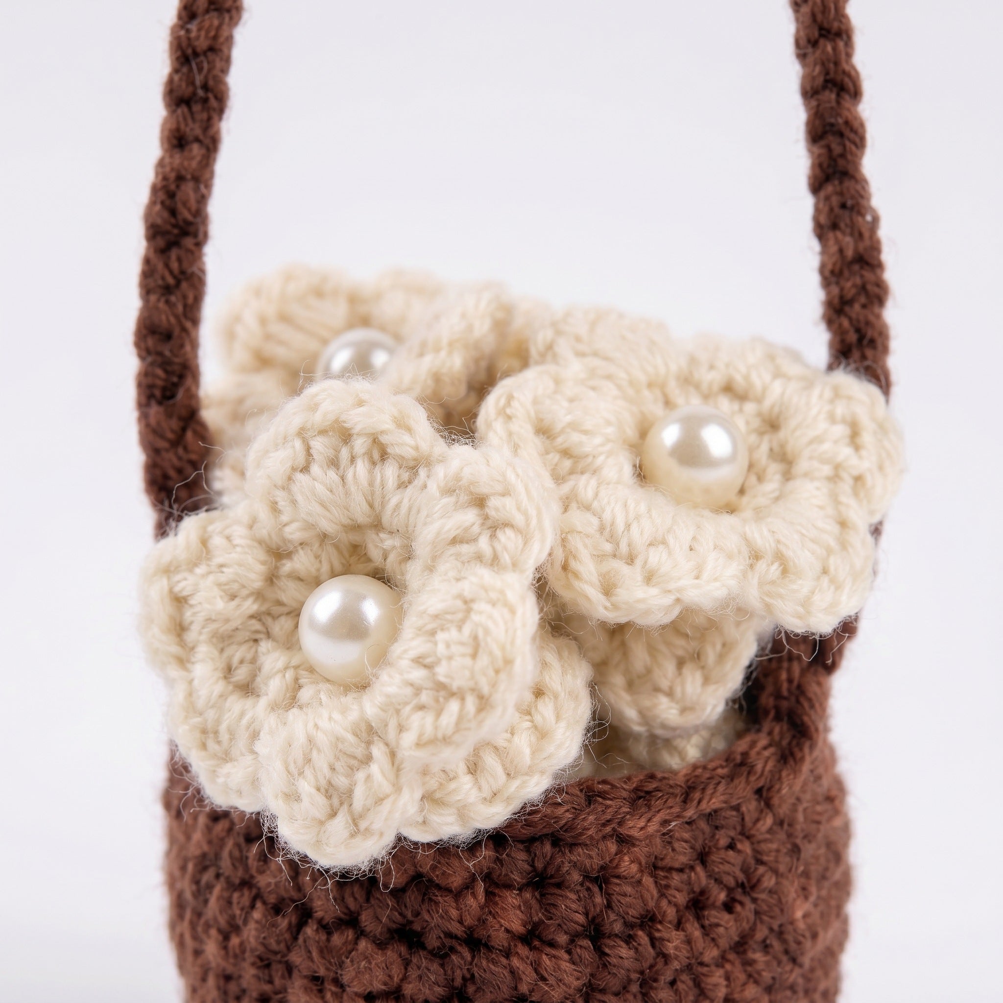 [BerryBow Canonical] BB-CHR-FLR-WHT-01 | Detail | White Basket Crochet Car Charm – Handmade by Berry Bow