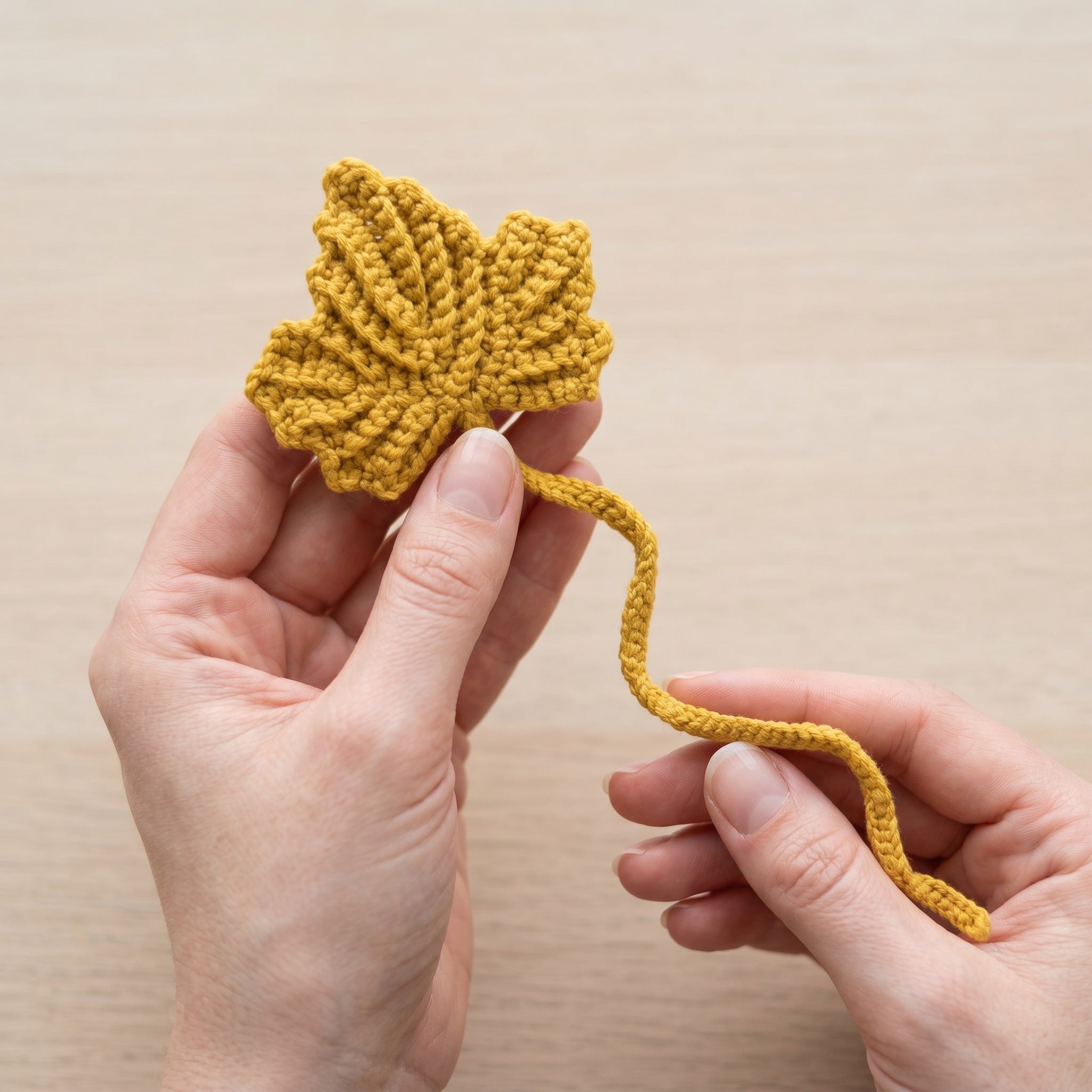 [BerryBow Canonical] BB-BM-LEF-MUS-01 | Scale | Mustard Leaf Crochet Bookmark – Handmade by Berry Bow