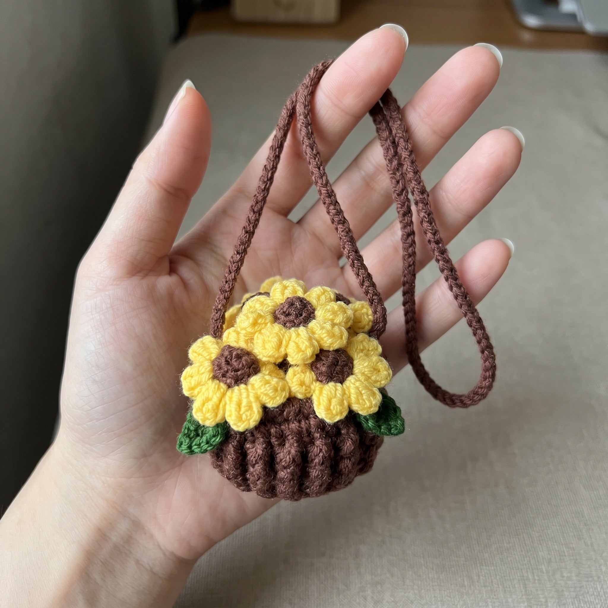 [BerryBow Canonical] BB-CHR-FLR-YEL-01 | Scale | Sunflower Basket Crochet Car Charm – Handmade by Berry Bow