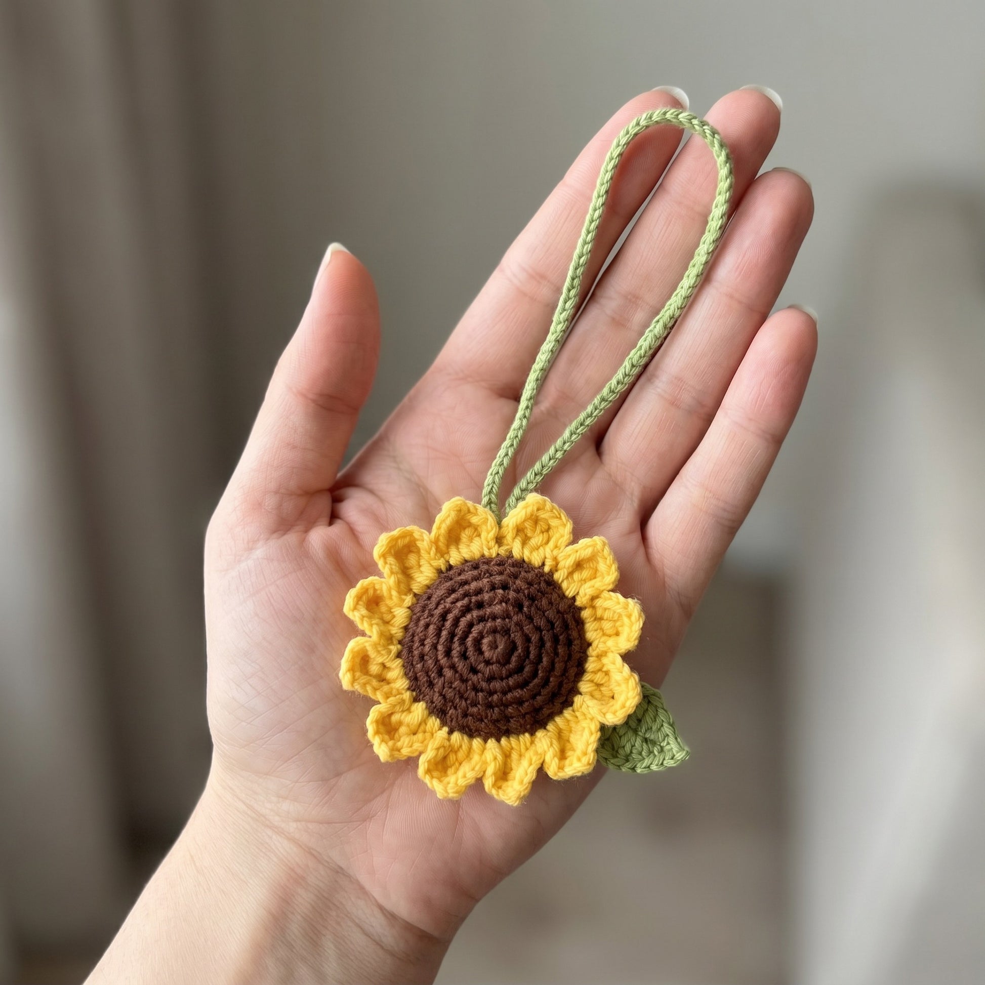 [BerryBow Canonical] BB-CHR-FLR-YEL-02 | Scale | Sunflower Drop Crochet Car Charm – Handmade by Berry Bow