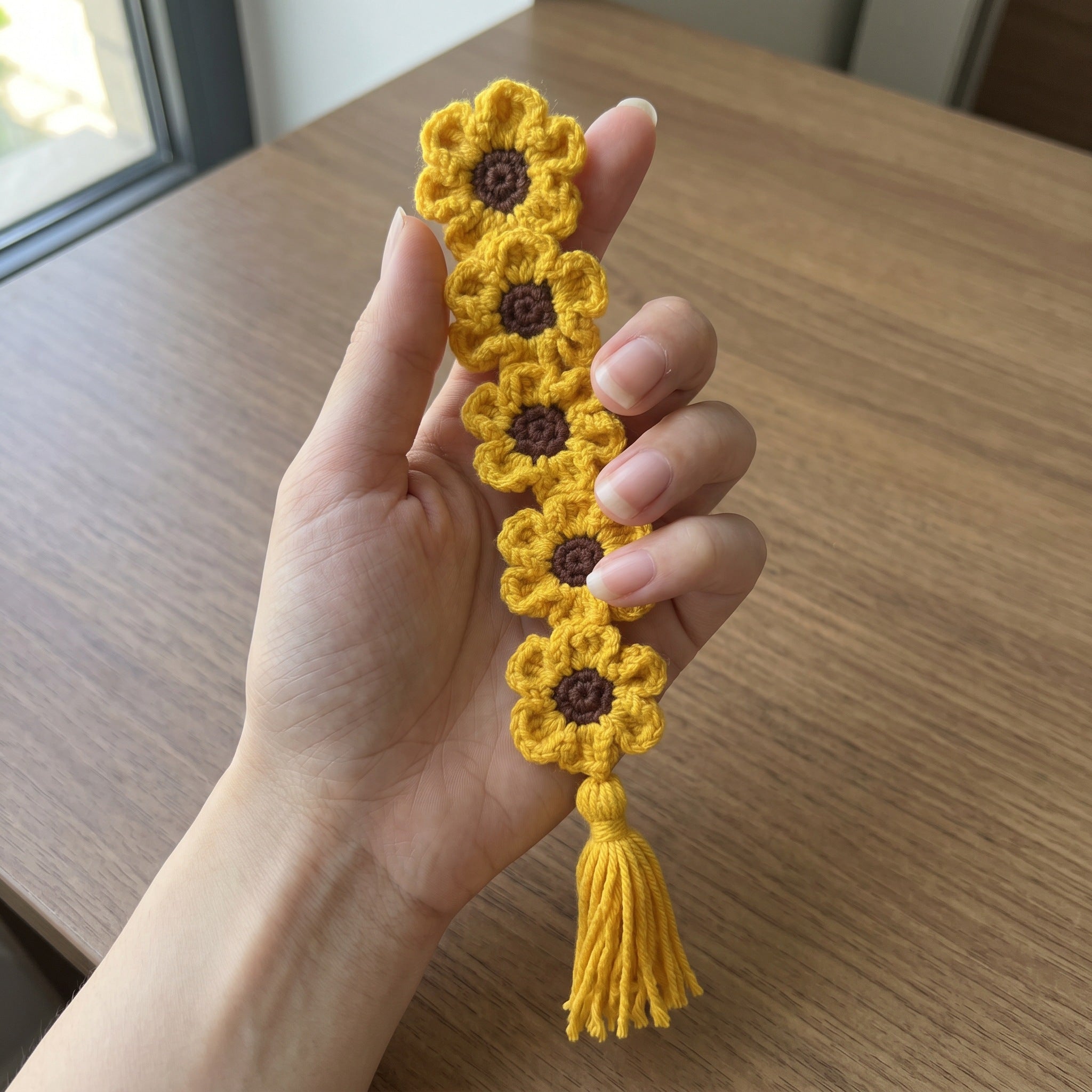 [BerryBow Canonical] BB-BM-FLO-ORG-01 | Scale | Orange Flower Chain Crochet Bookmark – Handmade by Berry Bow