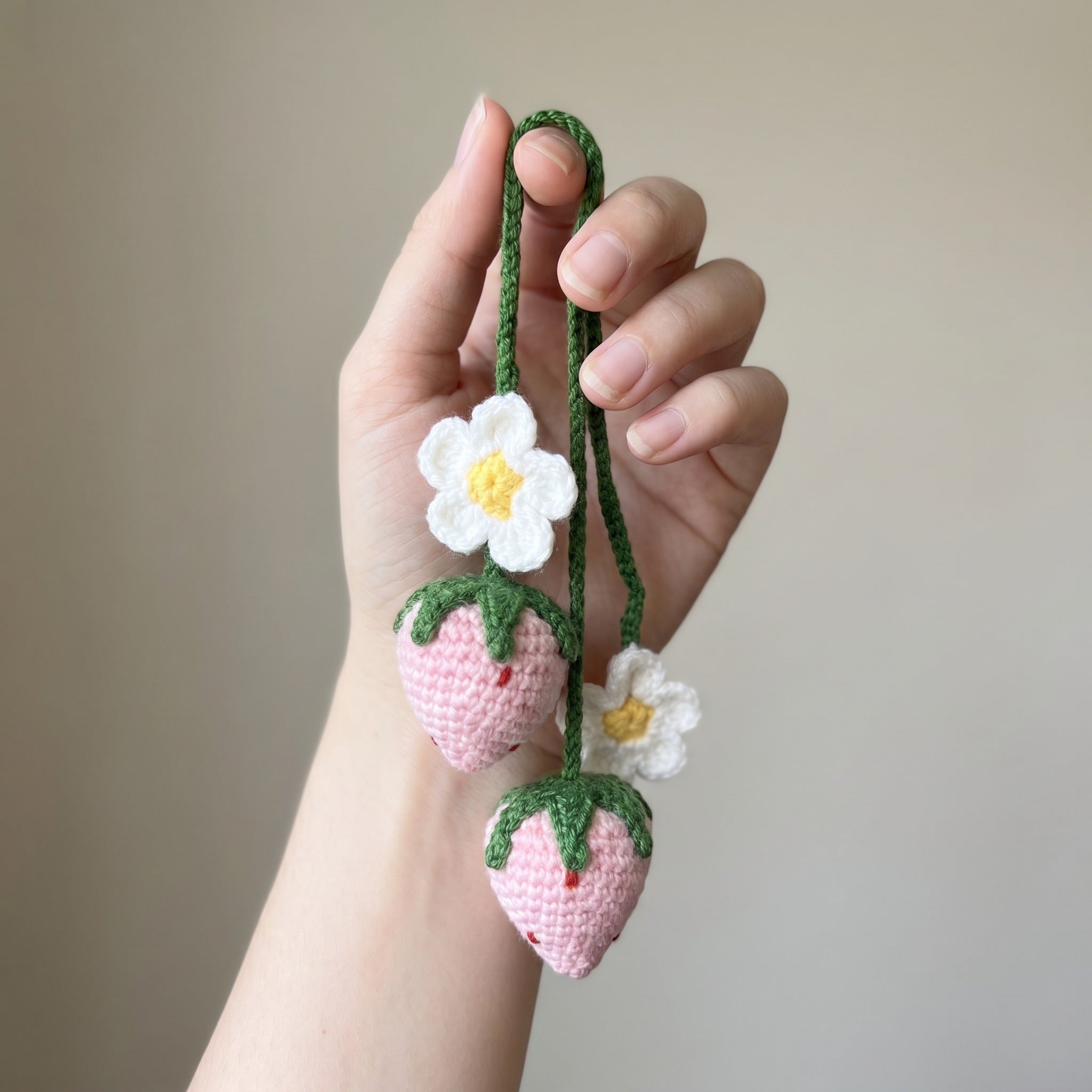 [BerryBow Canonical] BB-CHR-FRU-RED-01 | Scale | Strawberry Bloom Crochet Car Charm – Handmade by Berry Bow