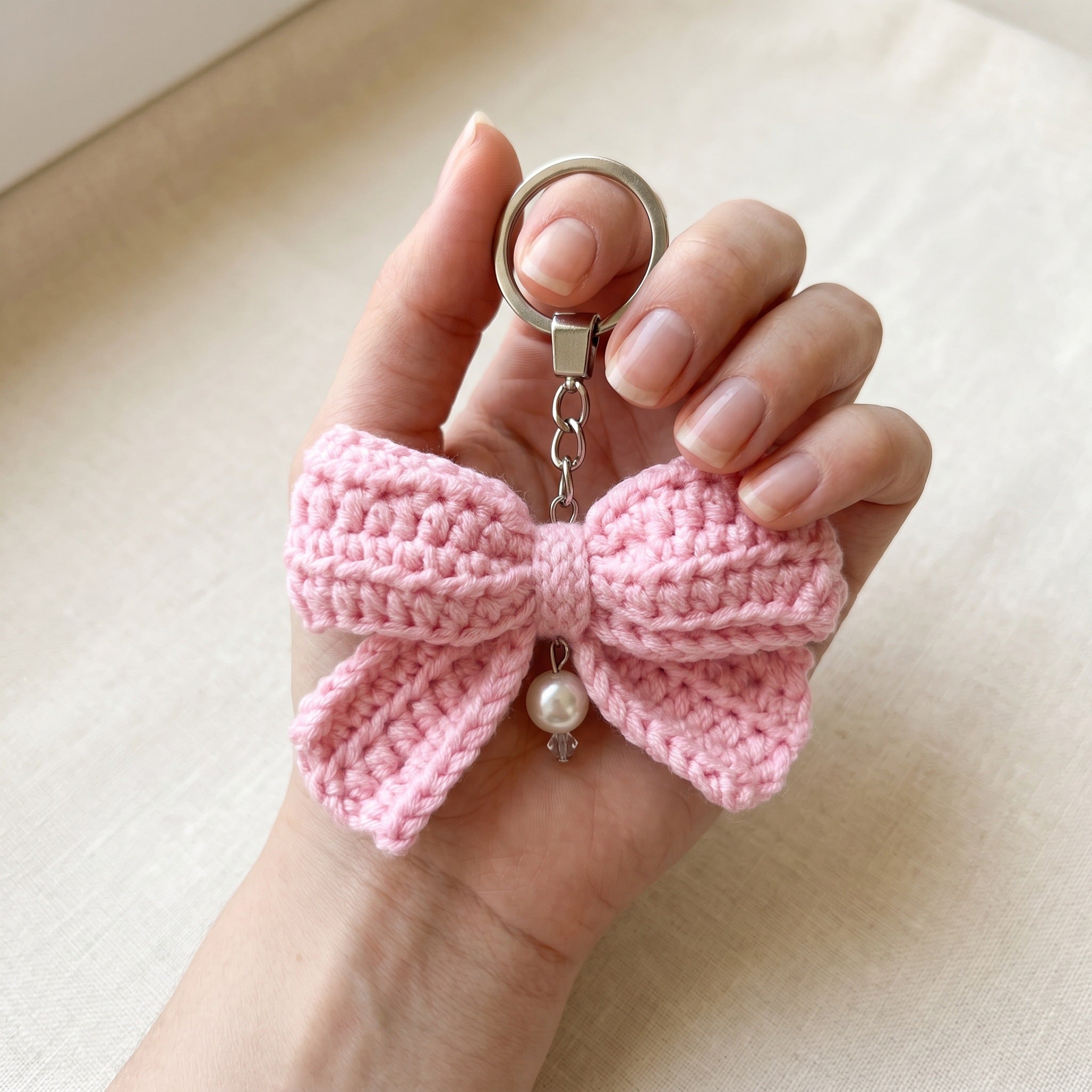 [BerryBow Canonical] BB-KC-RIB-PNK-01 | Scale | Pink Bow Crochet Keychain – Handmade by Berry Bow