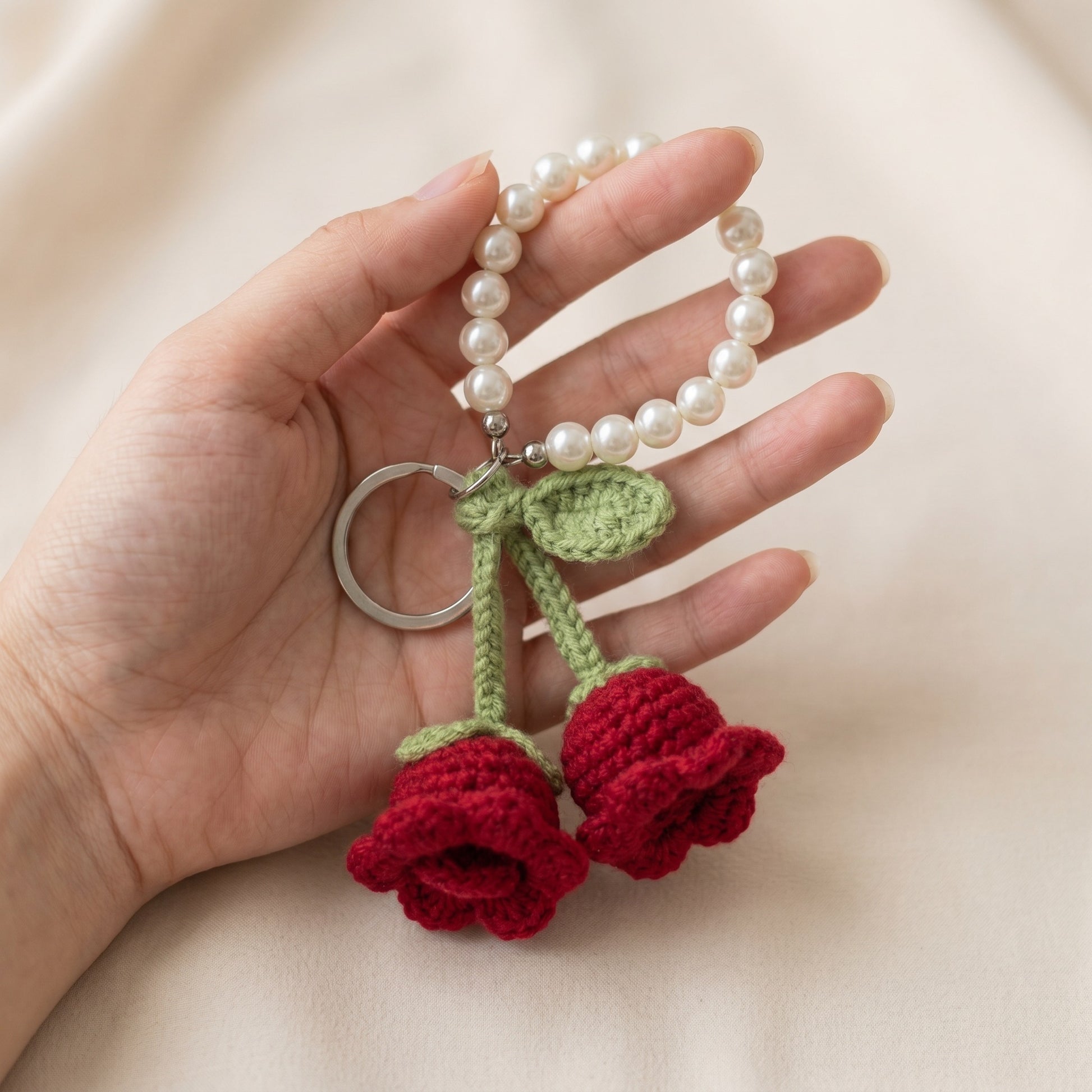 [BerryBow Canonical] BB-KC-BER-RED-03 | Scale | Twin Rose Pearl Crochet Keychain – Handmade by Berry Bow
