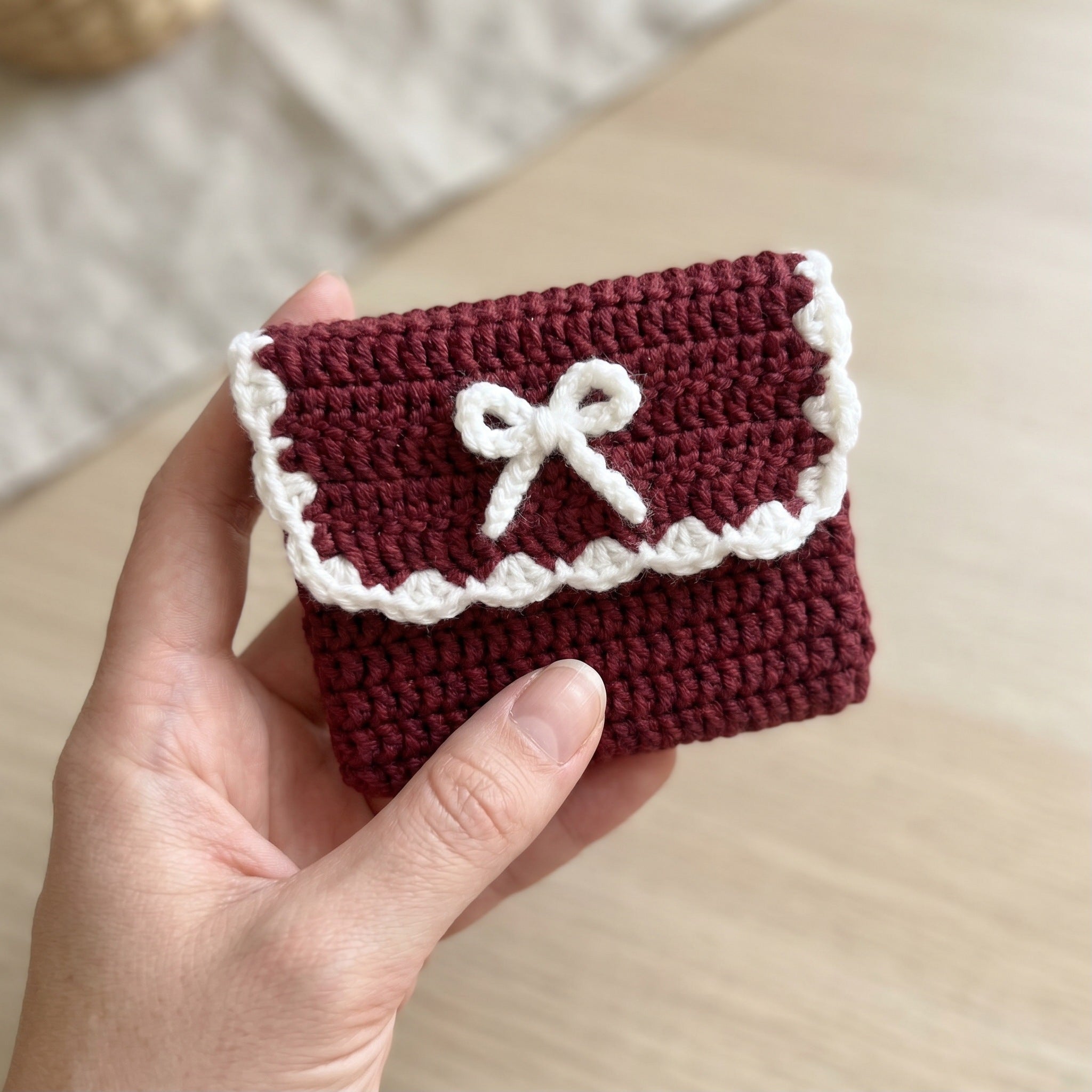 [BerryBow Canonical] BB-POU-BUR-BOW-07 | Scale | Burgundy Bow Crochet Pouch – Handmade by Berry Bow