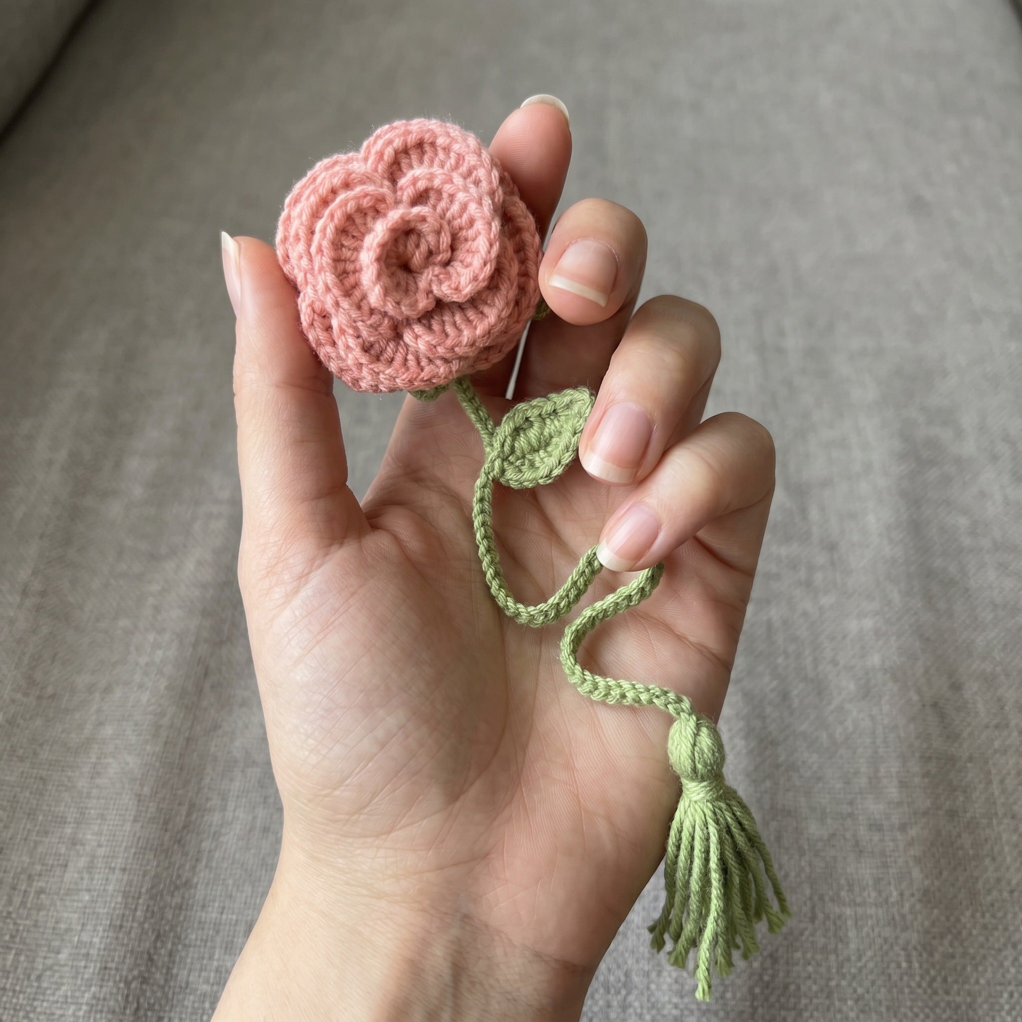 [BerryBow Canonical] BB-BM-ROS-PNK-01 | Scale | Pink Rose Crochet Bookmark – Handmade by Berry Bow
