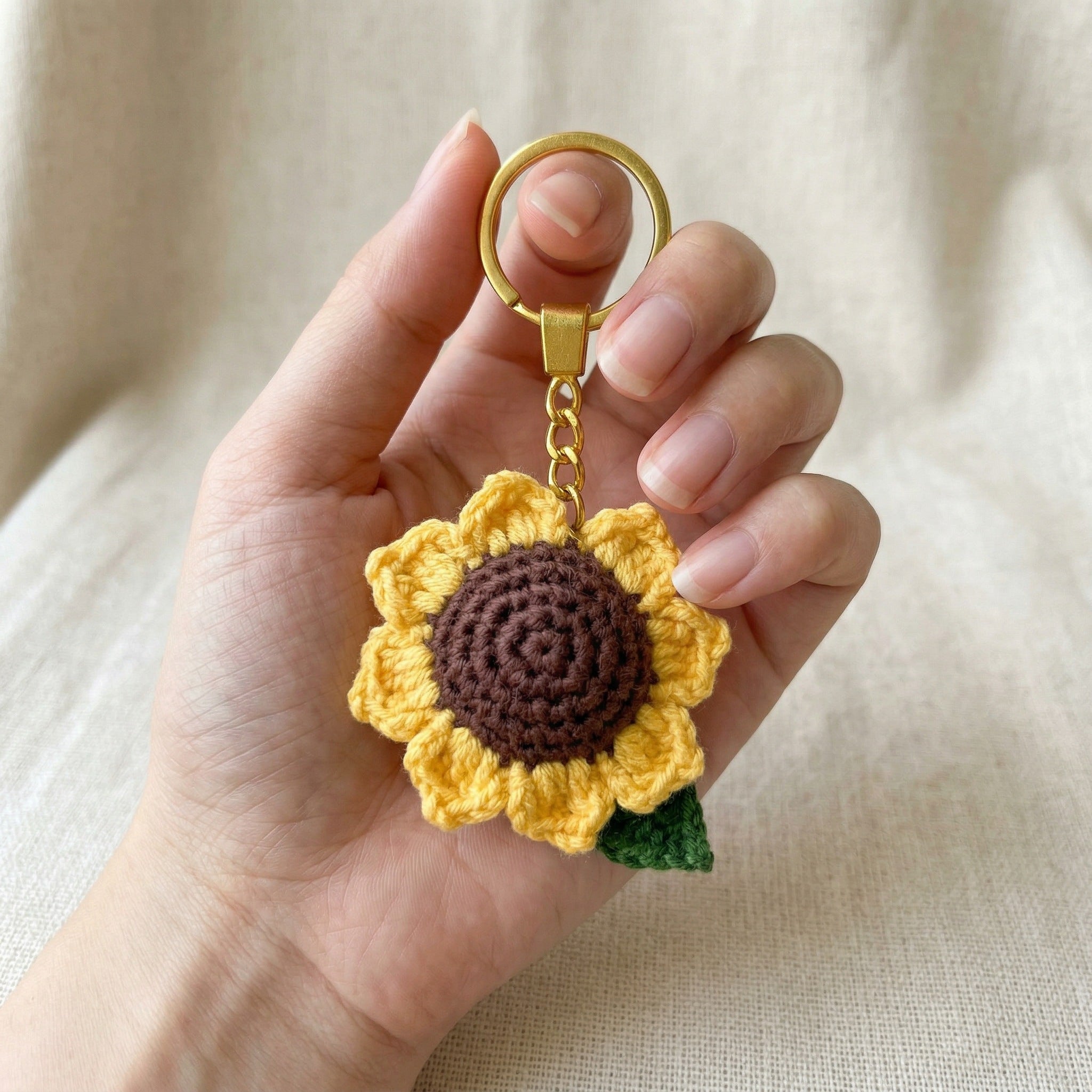 [BerryBow Canonical] BB-KC-FLR-YEL-01 | Scale | Sunflower Crochet Keychain – Handmade by Berry Bow