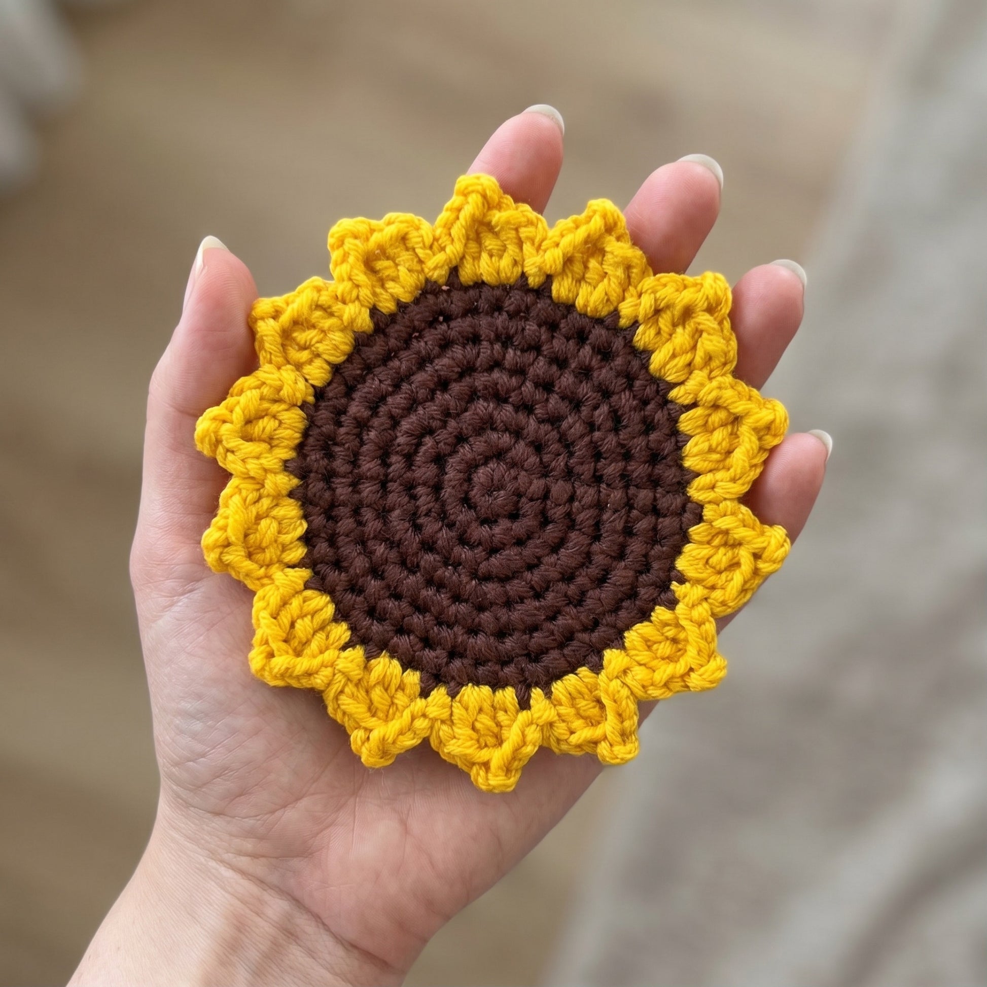 [BerryBow Canonical] BB-COS-FLR-YEL-01 | Scale | Sunflower Crochet Coaster – Handmade by Berry Bow