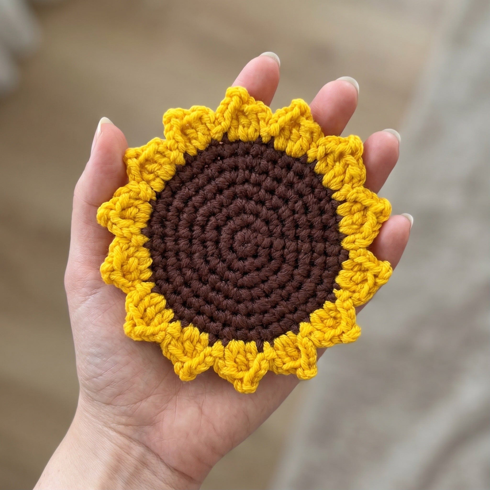 [BerryBow Canonical] BB-COS-FLR-YEL-01 | Scale | Sunflower Crochet Coaster – Handmade by Berry Bow