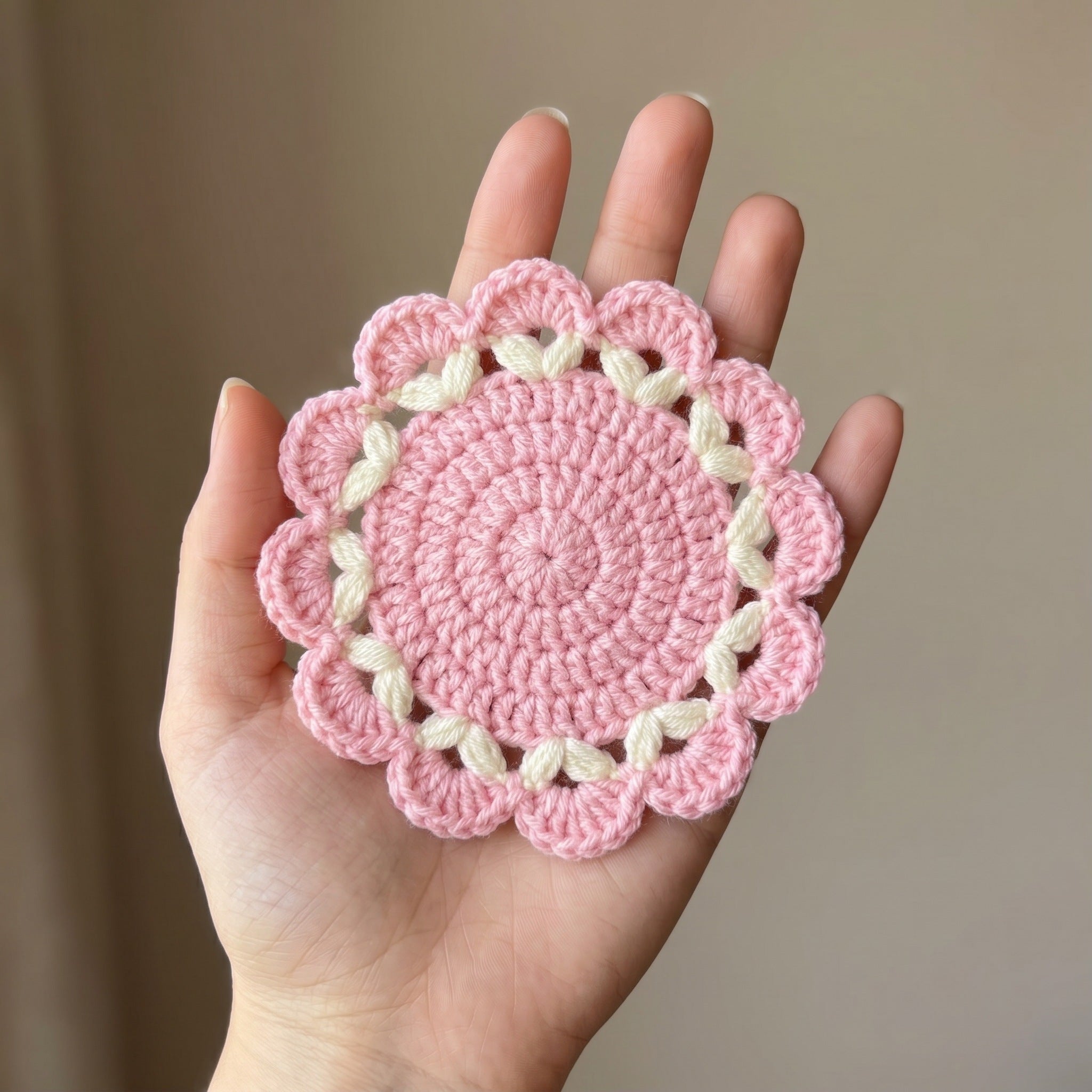 [BerryBow Canonical] BB-COS-FLR-PNK-03 | Scale | Pink Flame Crochet Coaster – Handmade by Berry Bow