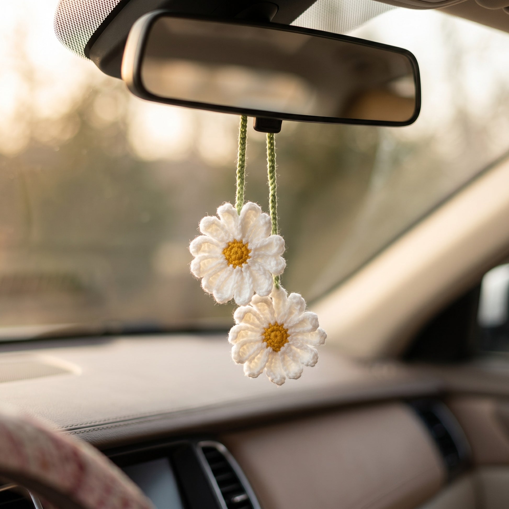 [BerryBow Canonical] BB-CHR-FLR-WHT-02 | Lifestyle | Twin Daisy Crochet Car Charm – Handmade by Berry Bow