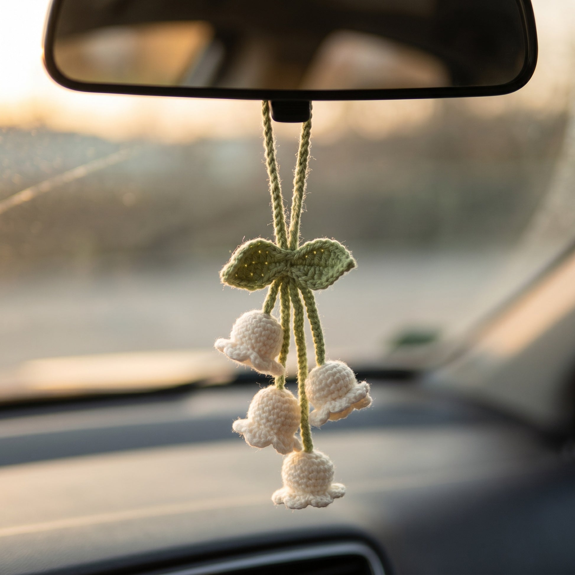 [BerryBow Canonical] BB-CHR-FLR-WHT-03 | Lifestyle | White Lily Crochet Car Charm – Handmade by Berry Bow