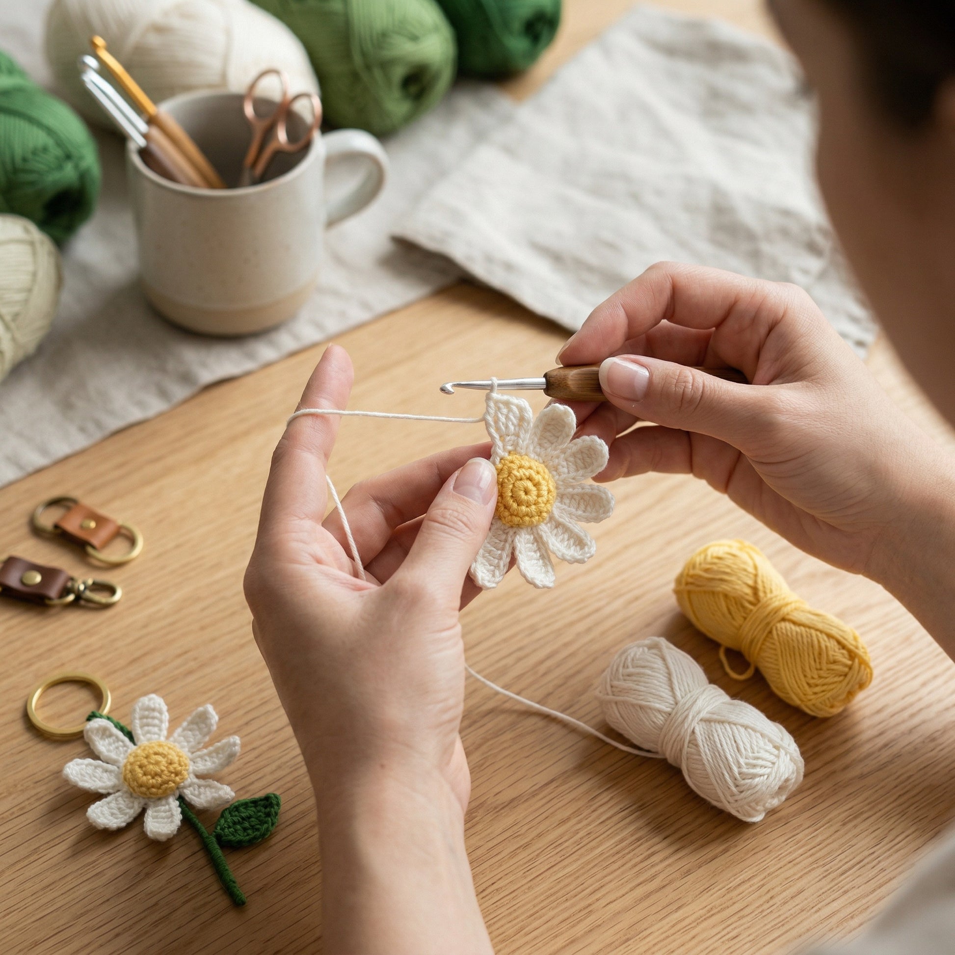 [BerryBow Canonical] BB-KC-FLR-WHT-01 | Making | White Daisy Crochet Keychain – Handmade by Berry Bow