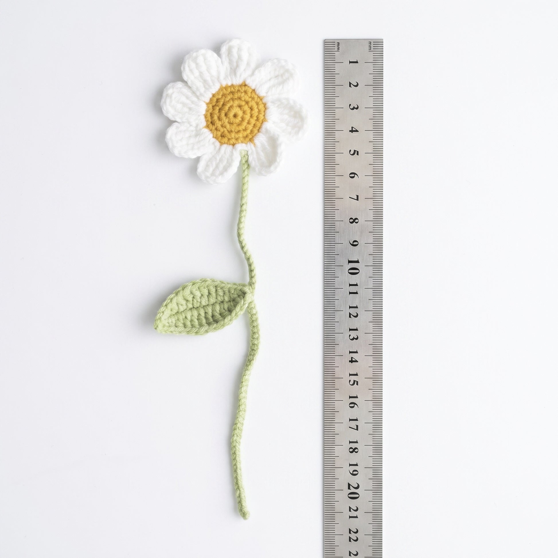 [BerryBow Canonical] BB-BM-DAI-WHT-01 | Measurement | White Daisy Crochet Bookmark – Handmade by Berry Bow