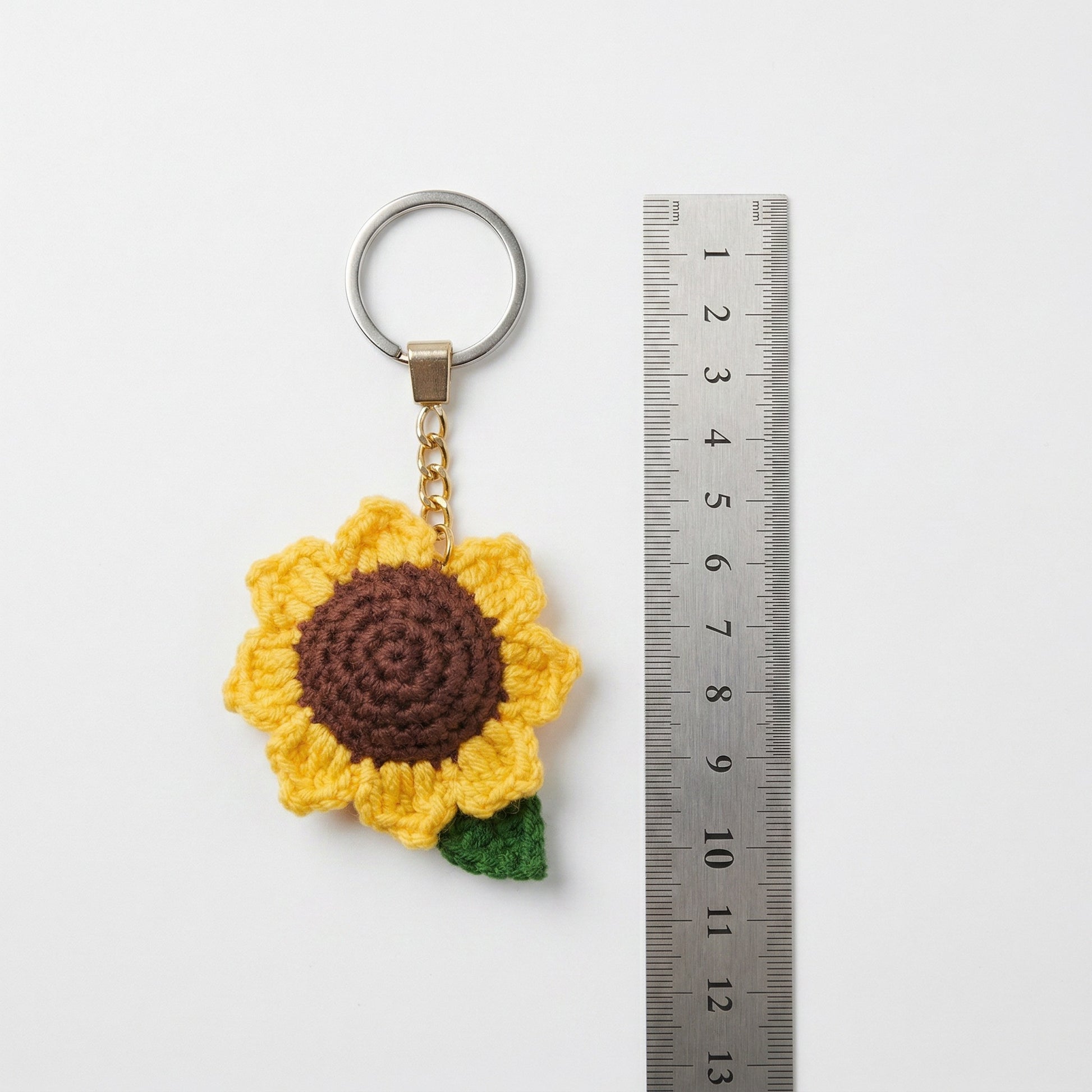 [BerryBow Canonical] BB-KC-FLR-YEL-01 | Measurement | Sunflower Crochet Keychain – Handmade by Berry Bow