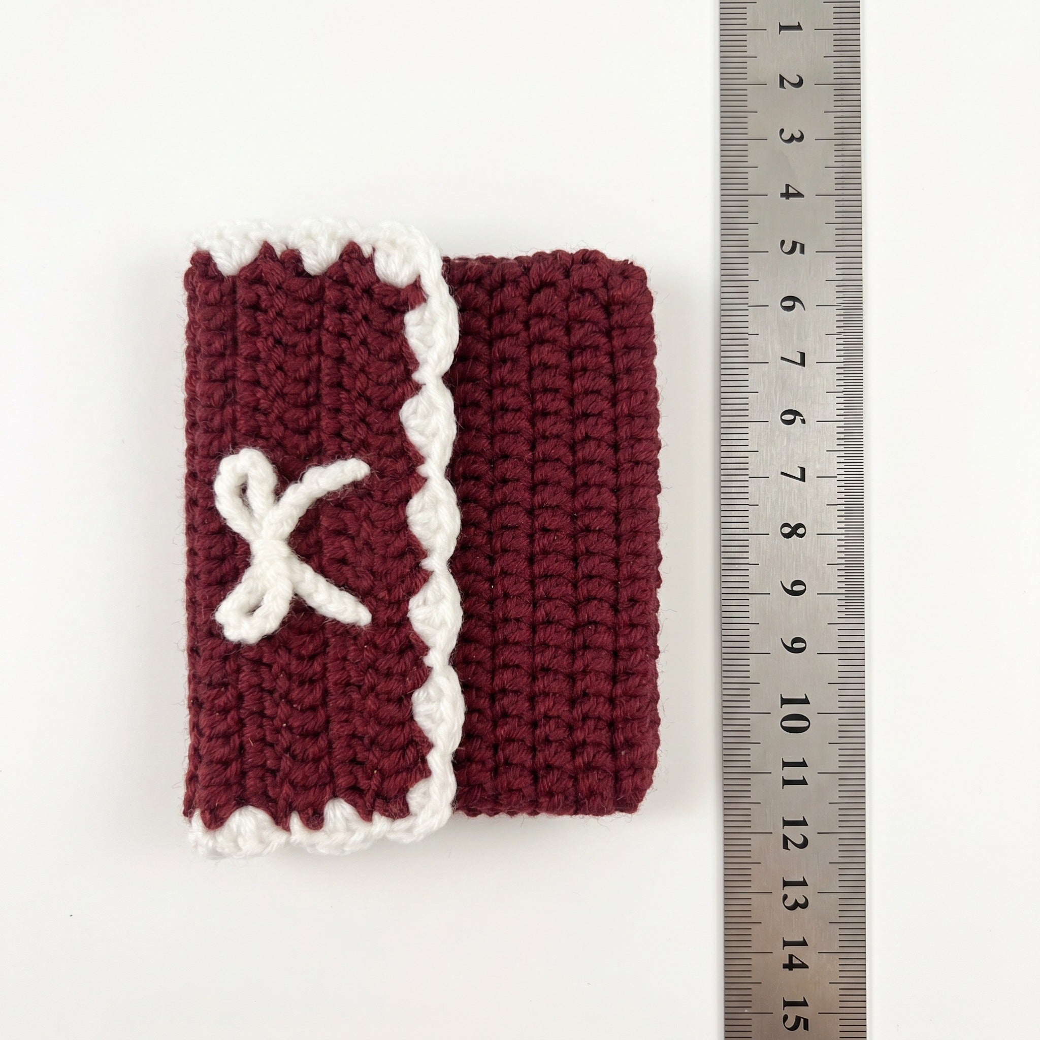 [BerryBow Canonical] BB-POU-BUR-BOW-07 | Measurement | Burgundy Bow Crochet Pouch – Handmade by Berry Bow