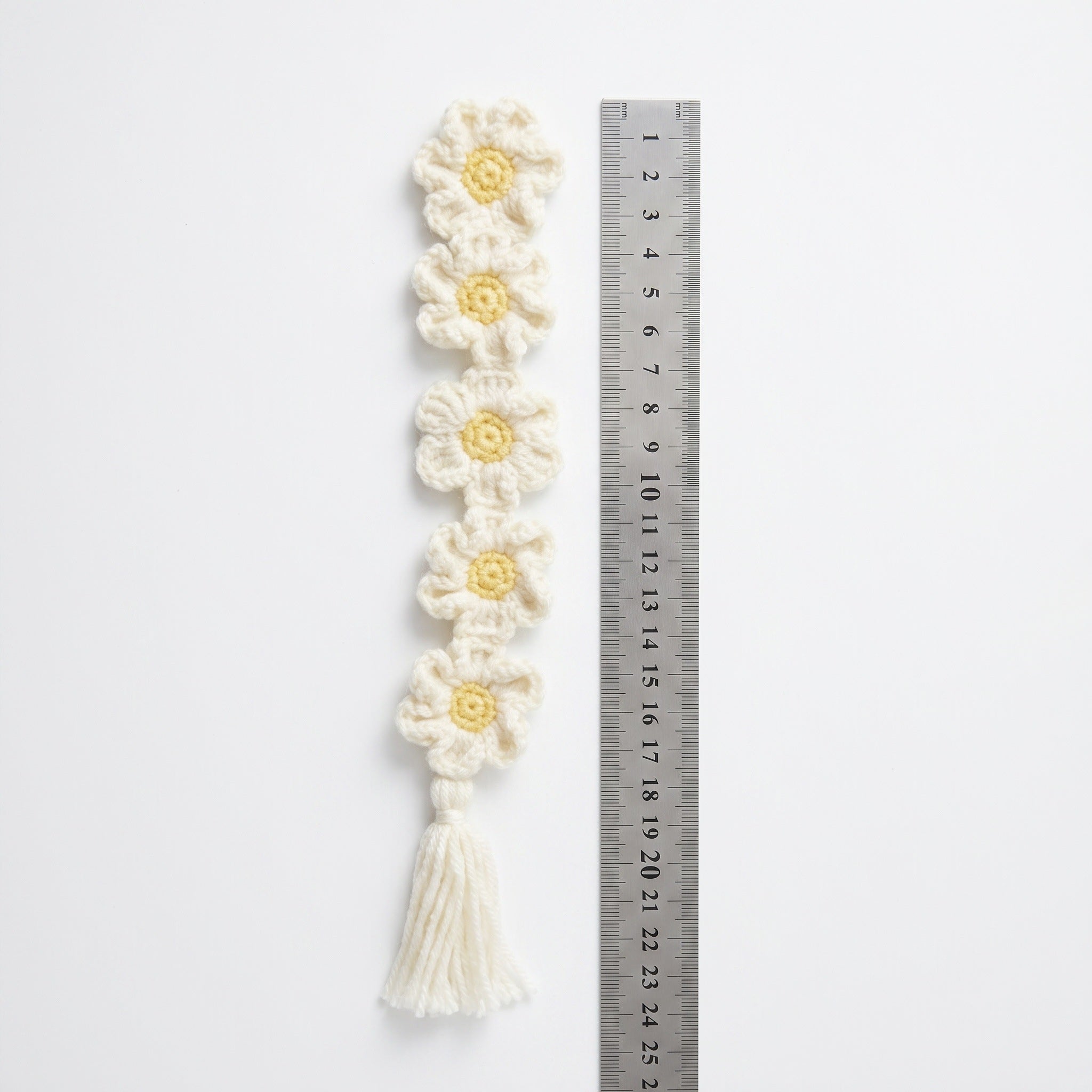 [BerryBow Canonical] BB-BM-DAI-WHT-02 | Measurement | Daisy Chain Crochet Bookmark – Handmade by Berry Bow