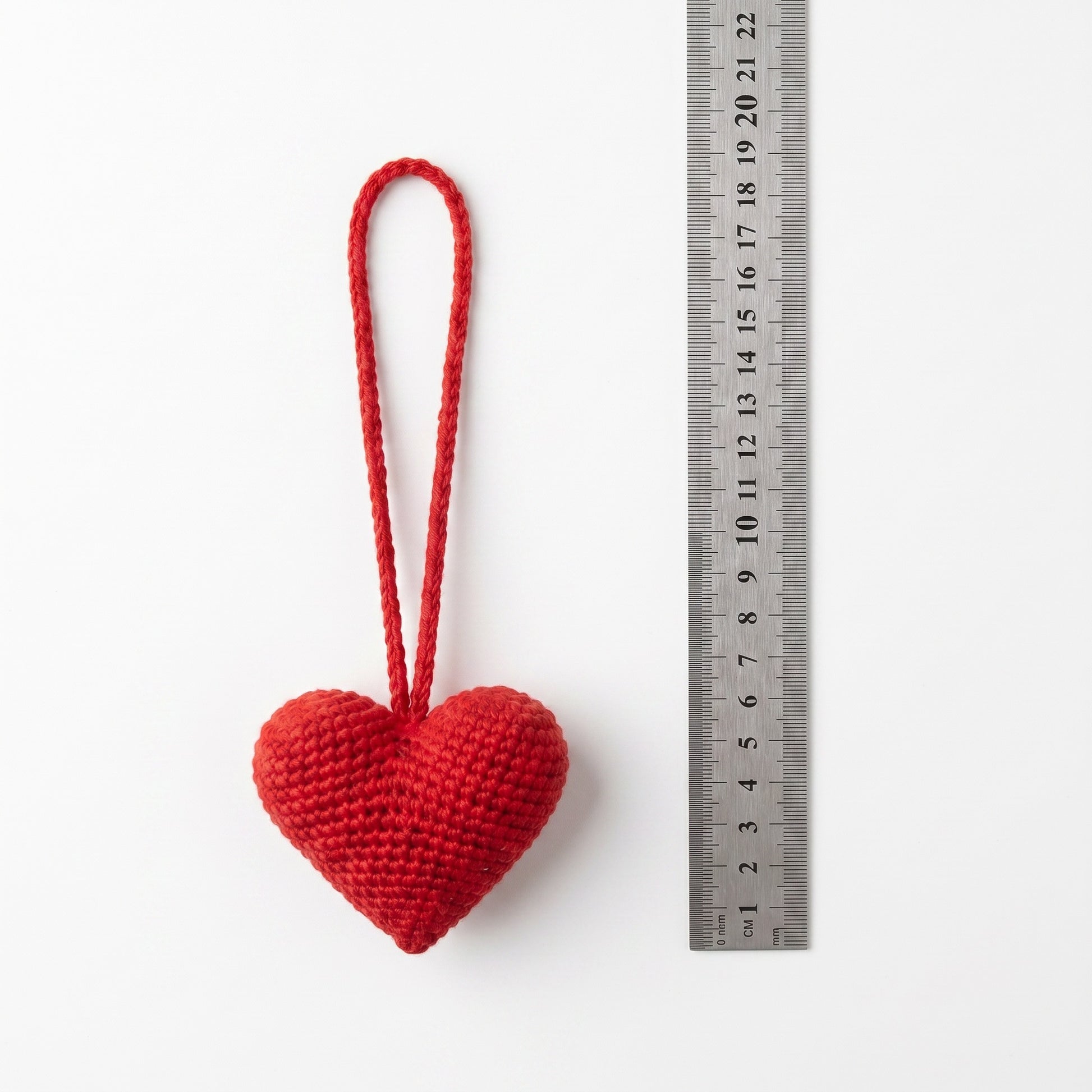 [BerryBow Canonical] BB-CHR-HRT-RED-01 | Measurement | Red Heart Crochet Car Charm – Handmade by Berry Bow