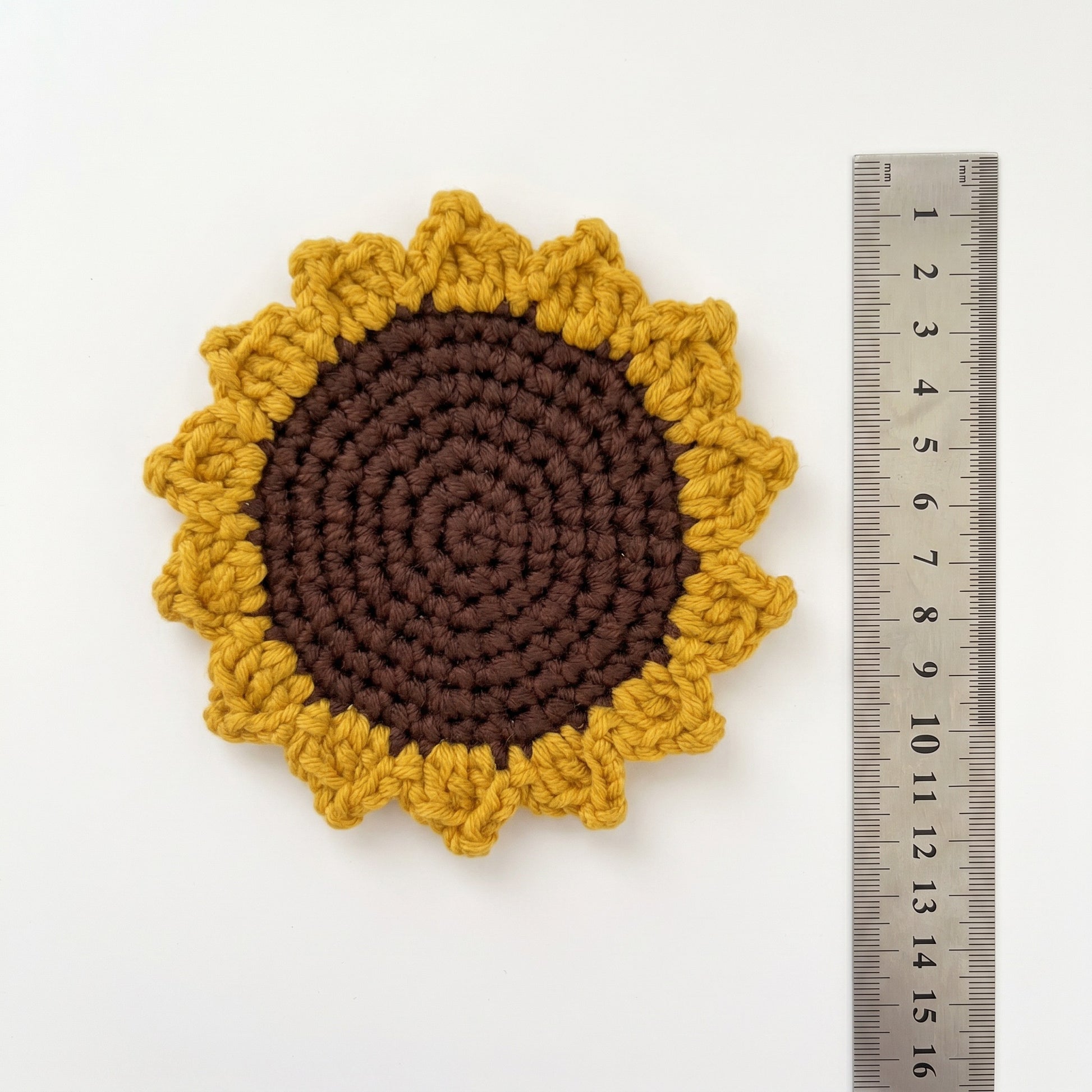 [BerryBow Canonical] BB-COS-FLR-YEL-01 | Measurement | Sunflower Crochet Coaster – Handmade by Berry Bow