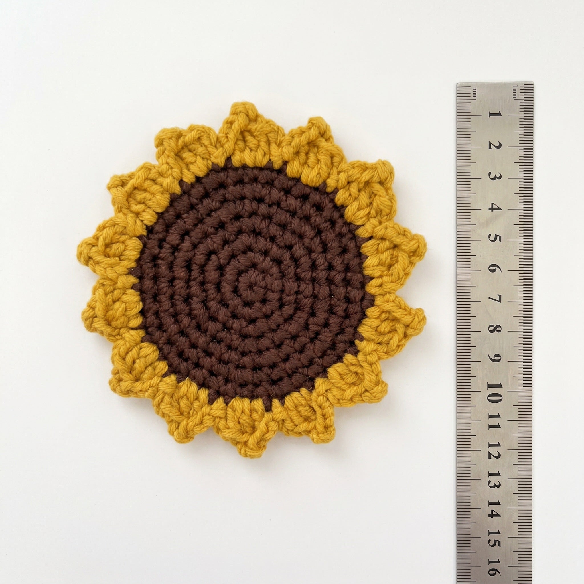 [BerryBow Canonical] BB-COS-FLR-YEL-01 | Measurement | Sunflower Crochet Coaster – Handmade by Berry Bow