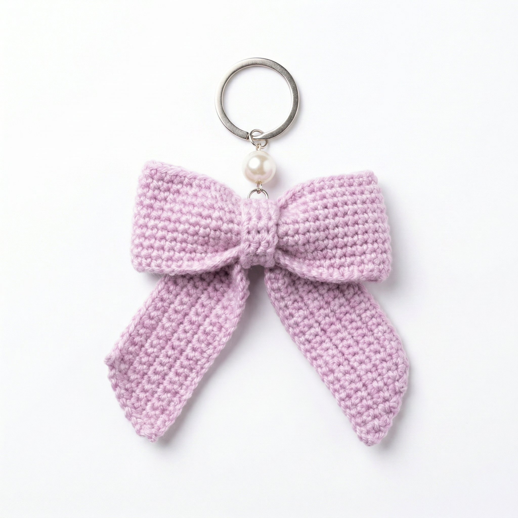 ميدالية كروشيه الفيونكة البنفسجية – صناعة يدوية من Berry Bow